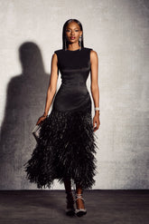 Vestido midi de punto con borlas y espalda descubierta de Mavis